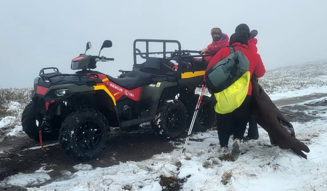 Mountain rescuers Mountain rescuers from Zakarpattia are using a quad bike to assist female tourists in snowy and foggy conditions in the Carpathians near Pylypets
