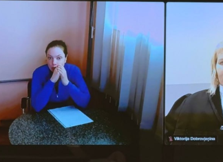 A €43 donation resulted in a six-year prison sentence: a Latvian court ruling Polina Kamlova is taking part in a court hearing in Latvia via video link; Judge Anita Dzerve is visible next to her on the screen.