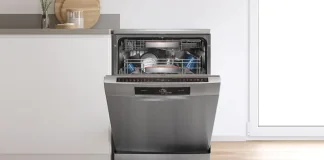 Посудомийна машина Bosch із відкритими кошиками на сучасній кухні