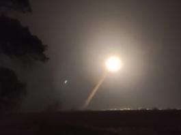 FP-7 пішла в бій: Зеленський підтвердив перше застосування української балістики Українська тактична балістична ракета FP-7 під час нічного запуску