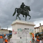 Франція готується до нових масових протестів: 70 тисяч поліцейських вивели на вулиці