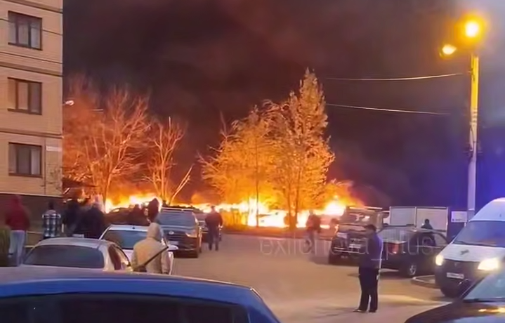 Горять автівки у Воронежі Пожежа у Воронежі