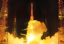 Індійська ракета-носій GSLV-F18 стартує з космічного центру імені Сатіша Дхавана на острові Шрихарикота з навігаційним супутником нового покоління NVS-03