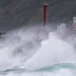 Taiwan has been brought to a standstill by a powerful typhoon: nearly 1,000 flights have been cancelled