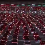 Море автомобілів до горизонту: Китай скували гігантські затори — відео