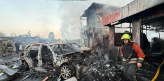 The Kh-101, «Kalibr» missiles and ballistics: the consequences of a massive attack by the Russian Federation A rescuer amongst burnt-out cars following the attack on Kyiv