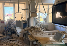 У Києві дрон пошкодив операційну Інституту Стражеска: є поранений Пошкоджена операційна Інституту кардіології імені Стражеска в Києві після російської атаки 20 жовтня 2026 року