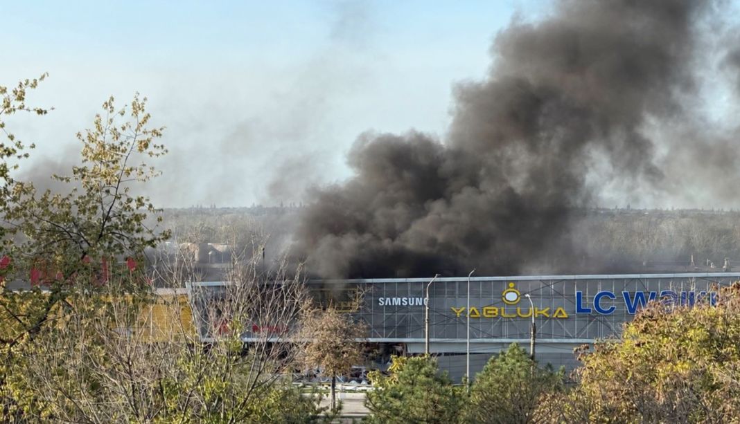 Zaporizhzhia Shopping Centre Thick black smoke is rising above a shopping centre building in Zaporizhzhia