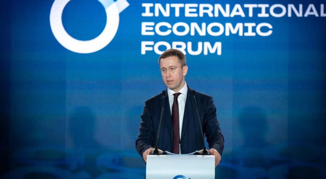 The Prime Minister of Ukraine, Serhiy Koretskyi, is speaking from the podium at the Kyiv International Economic Forum.