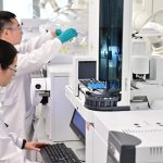 Китай став світовим центром випробувань ліків: які ризики