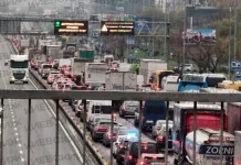 Київ скували затори через обмеження руху Південним мостом Великий затор із легкових і вантажних автомобілів