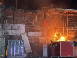 Росія двічі вдарила по терміналу «Нової пошти» під Дніпром Масштабна пожежа на пошкодженому логістичному терміналі «Нової пошти» після російського удару в Дніпровському районі 9 жовтня 2026 року.