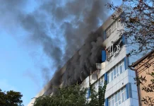Удар по «Укртелекому» в Дніпрі: після влучання спалахнула пожежа Пожежа в будівлі «Укртелекому» в центрі Дніпра