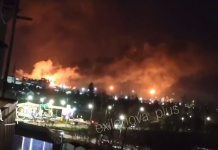 Дрони дісталися Омська: повідомляють про пожежу на «Омському каучуку» Масштабна нічна пожежа в Омську після повідомлень про атаку безпілотників 24 жовтня, над містом здіймається густий дим.