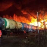 Потужна пожежа на залізниці РФ: горять сім цистерн із паливом