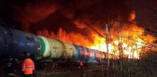 Потужна пожежа на залізниці РФ: горять сім цистерн із паливом Сходження вантажного поїзда з рейок у Свердловській області Росії.