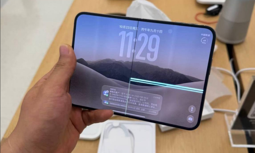 iPhone Duo брак Розкладений iPhone Duo з вертикальною тріщиною