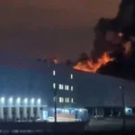 У російському Омську палає великий склад: повідомляють про удар по Ozon