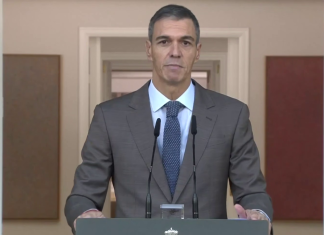 Sánchez has called a snap general election in Spain for 29 November Pedro Sánchez speaks from the podium