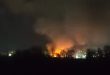 Масштабна пожежа охопила складські приміщення у Виборзі Масштабна пожежа у Виборзі