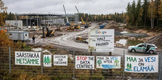 Будівельний майданчик датацентру Google у Фінляндії, оточений лісом.