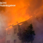 Біля Львова після атаки дронів палали будинки й автомобілі