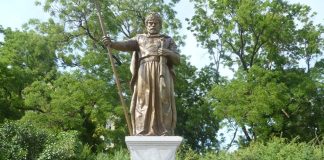Греція та Болгарія обмінялися реліквіями й останками, пов’язаними з царем Самуїлом Бронзовий пам’ятник царю Самуїлу в Софії.