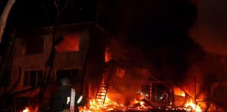 Kharkiv was attacked with «Bandera bombs»: the entrance to a five-storey block of flats collapsed A State Emergency Service rescuer at the scene of a fire and a damaged building following the Russian shelling of Kharkiv