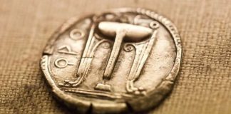 Пасажир оплатив проїзд монетою віком понад 2000 років