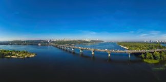 Plans are in place to install at least two mobile bridges across the Dnipro in Kyiv File photo. Two mobile bridges are to be installed in Kyiv: deadlines announced