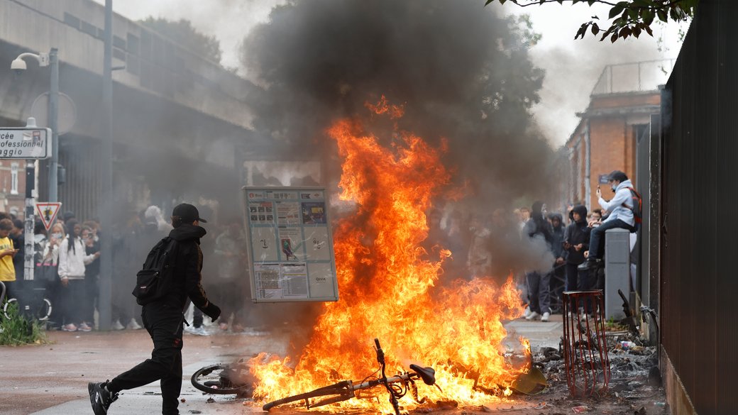Mass protests have swept across France: 272 people arrested, clashes and fires Mass protests in France: 272 people arrested and clashes