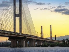 Понтонні переправи й пороми: у Раді шукають альтернативу мостам Києва Південний міст через Дніпро у Києві