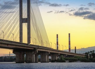 Понтонні переправи й пороми: у Раді шукають альтернативу мостам Києва Південний міст через Дніпро у Києві