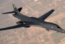 США вивели з RAF Fairford усі бомбардувальники B-1B Американський стратегічний бомбардувальник B-1B у польоті