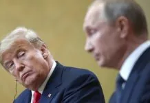 Демократи готують розслідування угоди Трампа з Путіним Дональд Трамп дивиться в бік Володимира Путіна під час спільної зустрічі