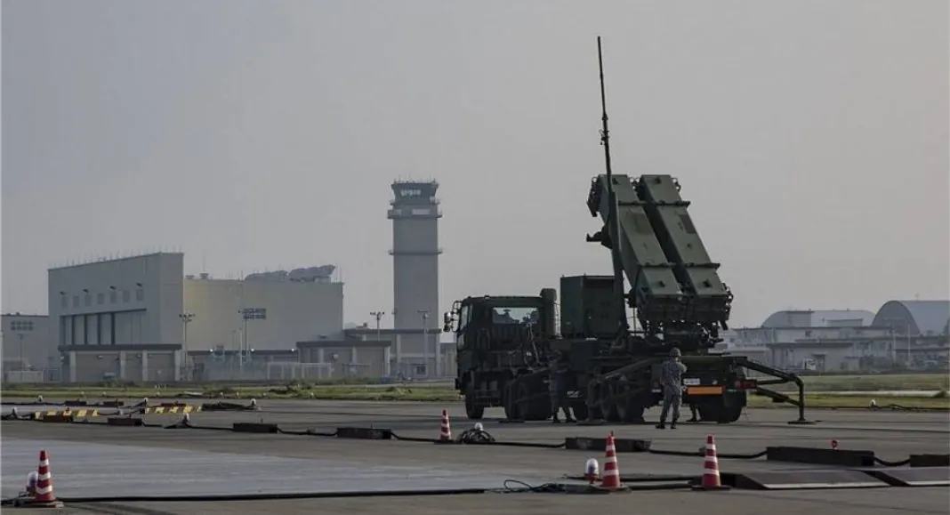 Пускова установка зенітного ракетного комплексу Patriot на військовому аеродромі