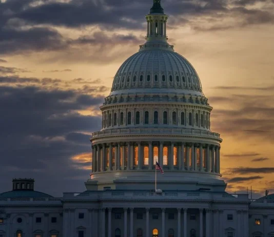 Сенатори США розкритикували Трампа за дозвіл на російський дизель Сенатори США звинуватили Трампа у зраді України