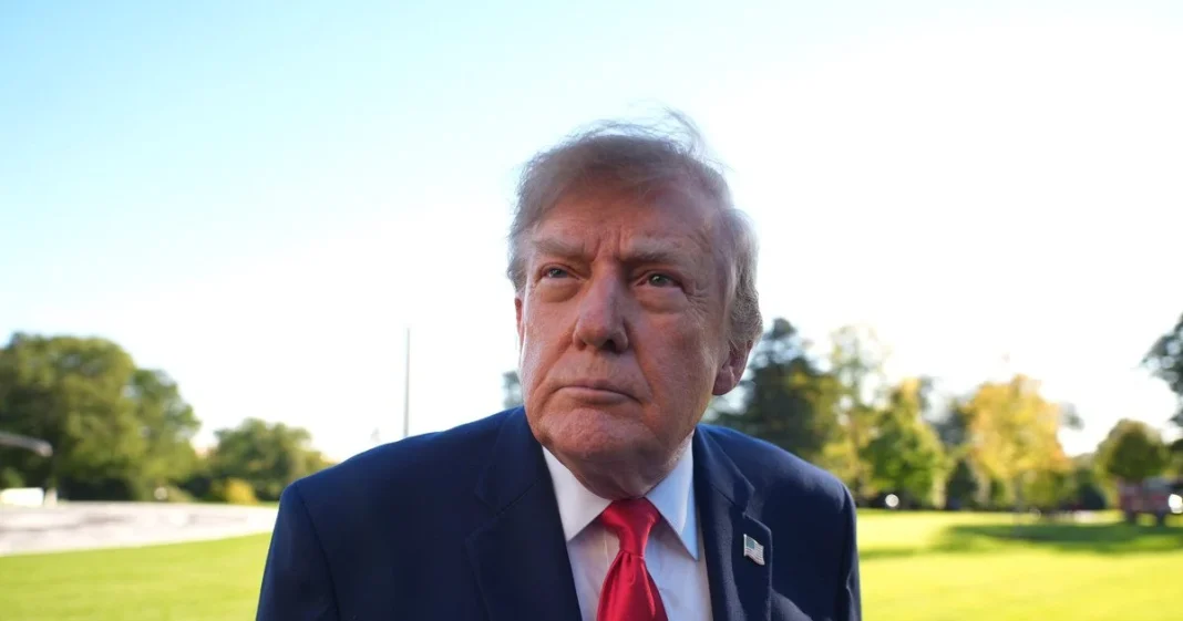 d35aff041e54dc148ddca77d00ddd68b Президент США Дональд Трамп у темному костюмі