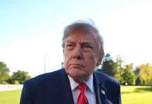 Президент США Дональд Трамп у темному костюмі