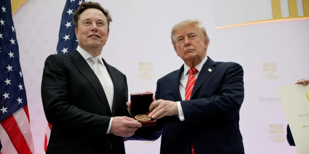 Маск сам запропонував Трампу обмежити Starshield — Telegraph Маск запропонував Трампу обмежити Starshield — ЗМІ