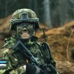 Естонія стягує елітні війська до кордону з Росією та готує далекобійні удари
