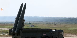Russian ballistic missiles without warning: what is happening with the US data? A Russian launcher for the «Iskander-E» missile system with two missiles raised at a military training ground.