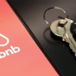 Airbnb заборонить господарям вимагати прибирання: що зміниться з 20 листопада