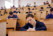 Face-to-face classes during shelling: Kyiv students complain Students are sitting their exams at the university