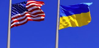 Віткофф і Кушнер представлять Україні нові пропозиції в Маямі Прапори США та України майорять на флагштоках