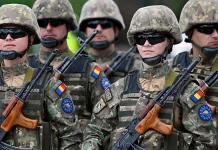 Румунські військові під час підготовки на тлі навчань резервістів MOBEX