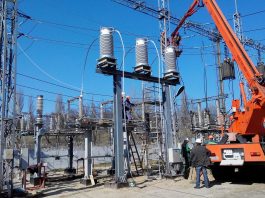 У Києві та області перебої зі світлом: повідомляють про удар по підстанції Енергетики виконують ремонтні роботи на електричній підстанції у Вишгороді.