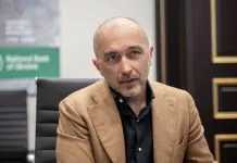 Голова НБУ Андрій Пишний написав заяву про відставку після обшуків НАБУ Голова Національного банку України Андрій Пишний під час ділової зустрічі.