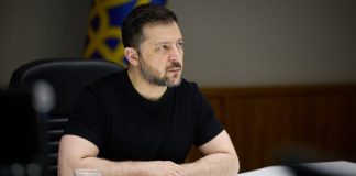 Президент України Володимир Зеленський під час робочої наради в Офісі президента