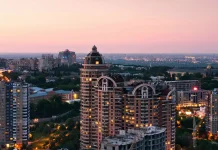 У Києві +66% квартир в оренду, на заході — дефіцит: українці готуються до зими Житлові будинки Києва на тлі зростання пропозиції квартир в оренду